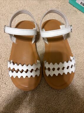 Girls White Scalloped Strap Sandals with Tan Footbed
